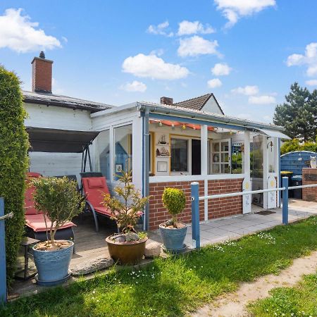 Beautiful Bungalow In Poel Near The Beach Fahrdorf  エクステリア 写真