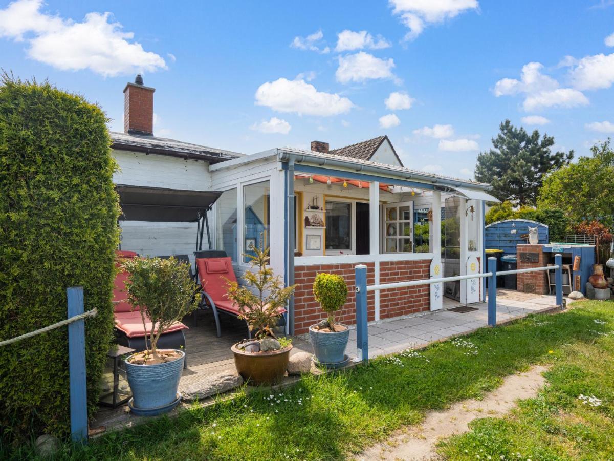 Beautiful Bungalow In Poel Near The Beach Fahrdorf  エクステリア 写真