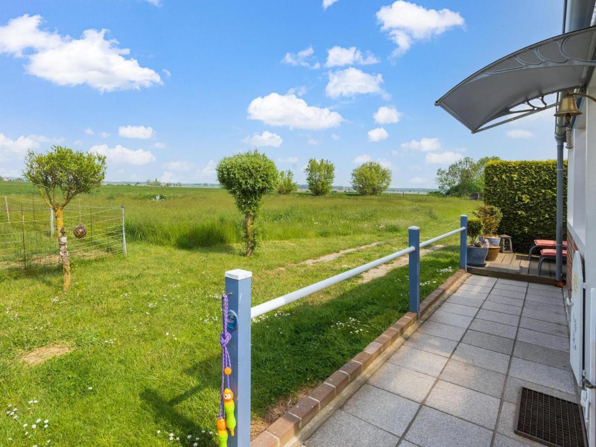 Beautiful Bungalow In Poel Near The Beach Fahrdorf  エクステリア 写真