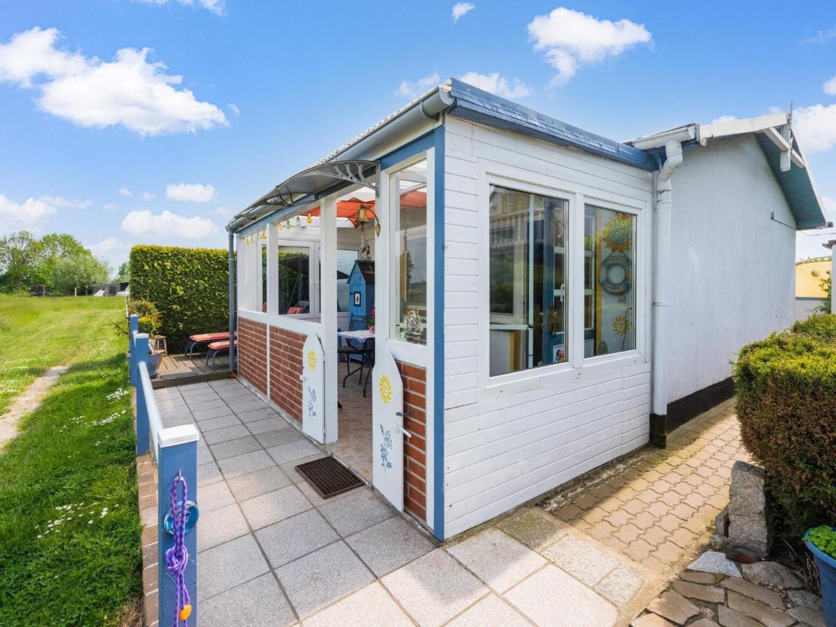 Beautiful Bungalow In Poel Near The Beach Fahrdorf  エクステリア 写真