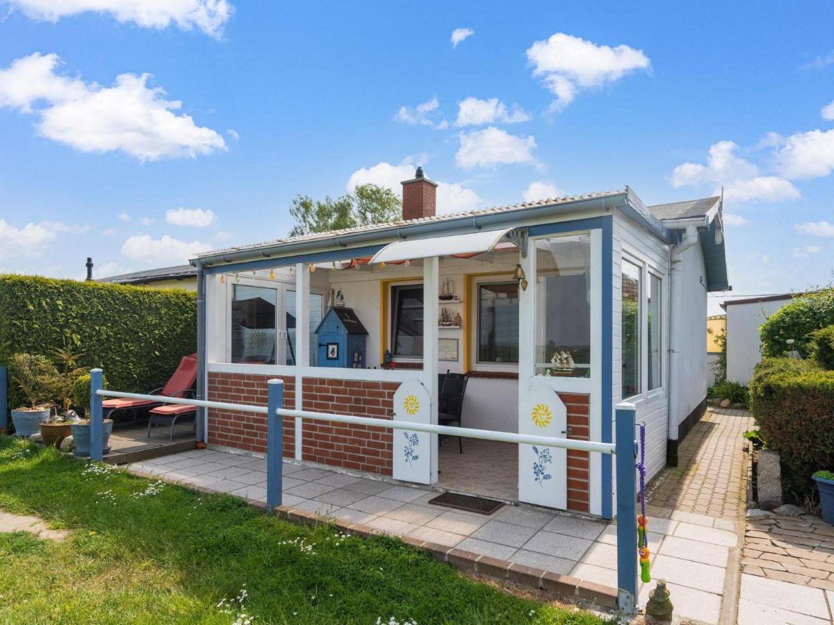 Beautiful Bungalow In Poel Near The Beach Fahrdorf  エクステリア 写真