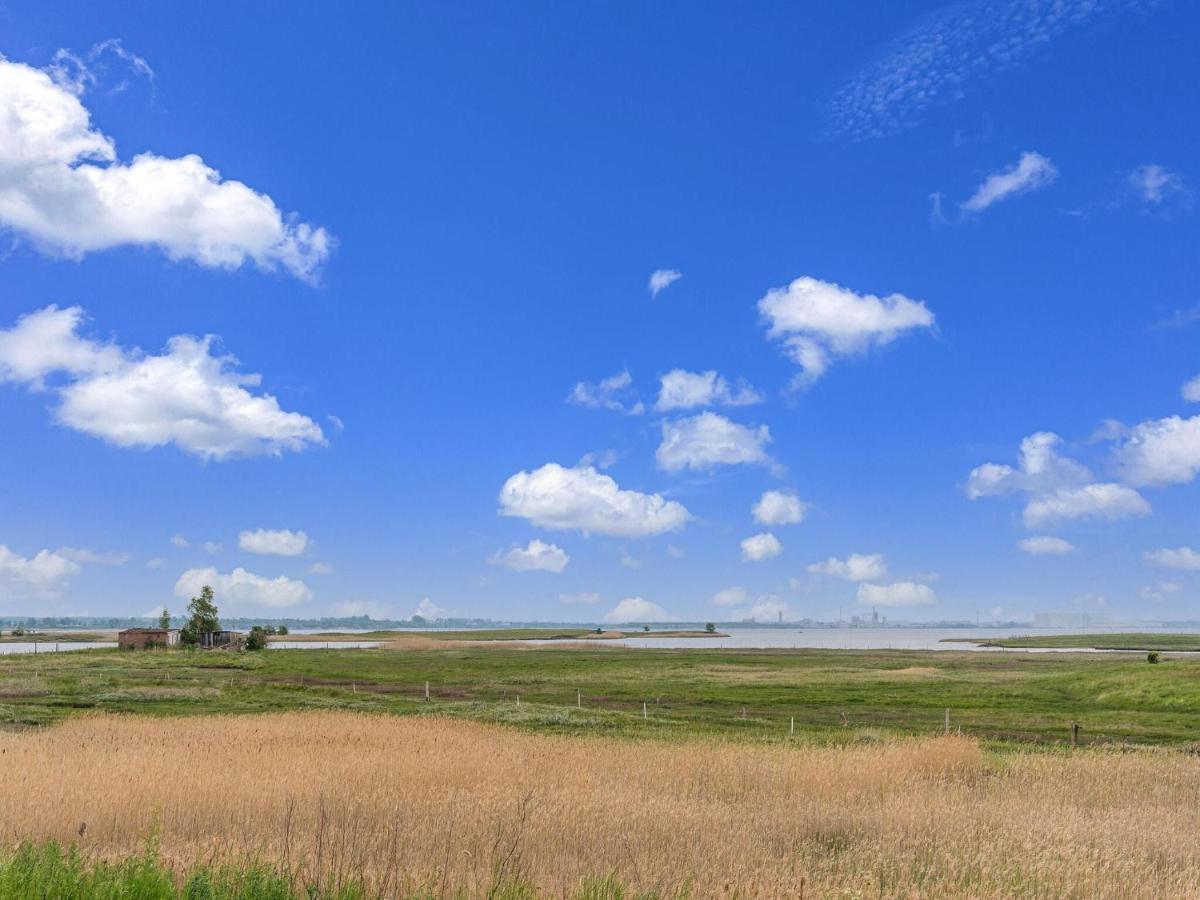 Beautiful Bungalow In Poel Near The Beach Fahrdorf  エクステリア 写真