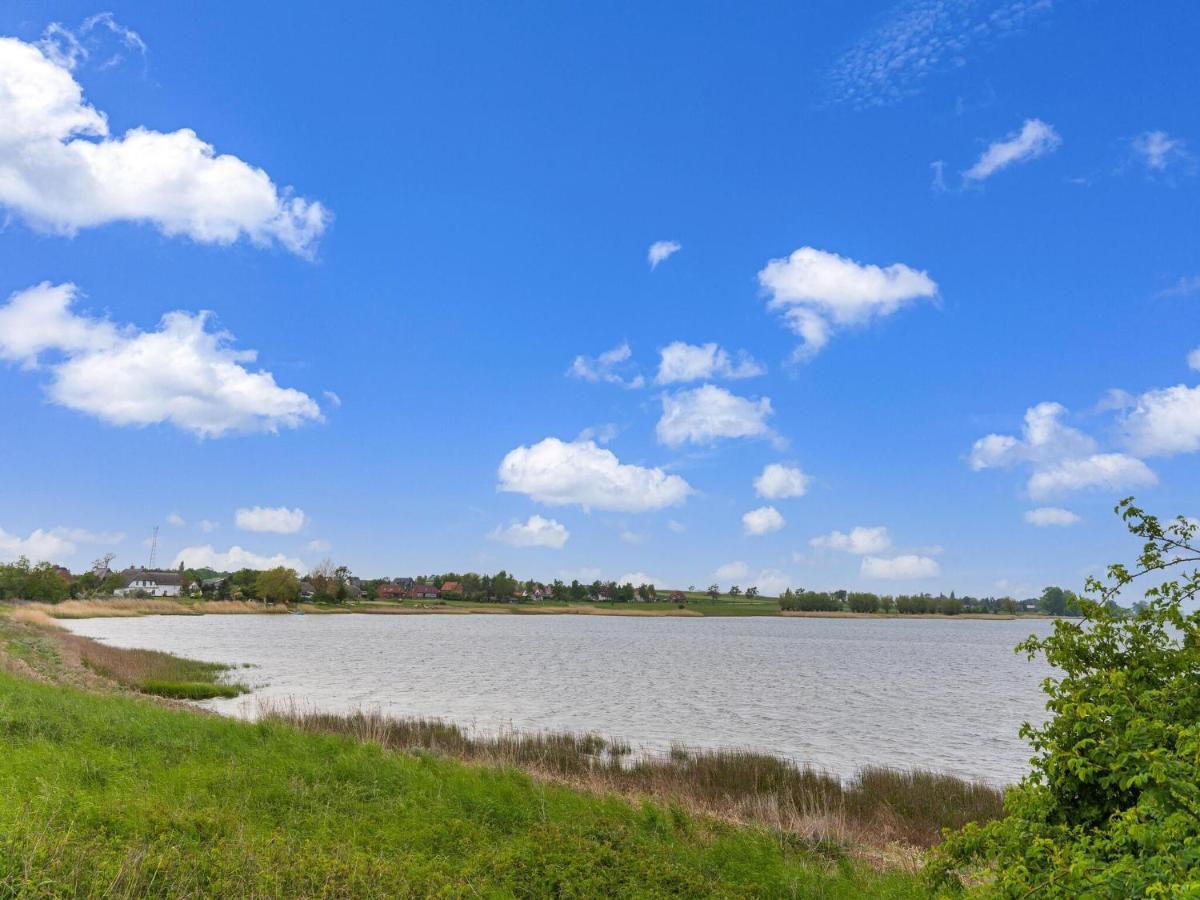 Beautiful Bungalow In Poel Near The Beach Fahrdorf  エクステリア 写真