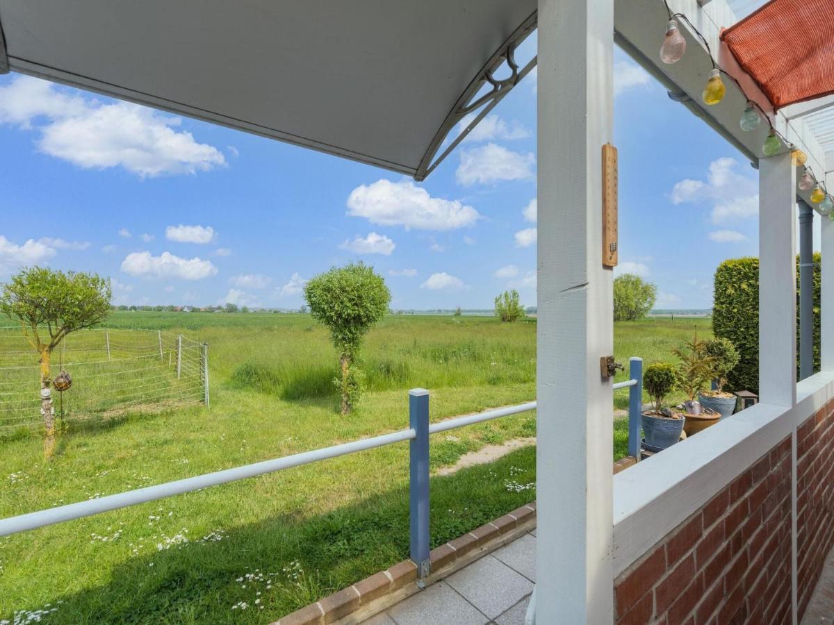 Beautiful Bungalow In Poel Near The Beach Fahrdorf  エクステリア 写真