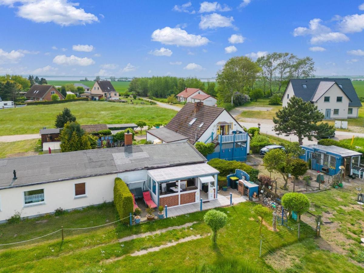 Beautiful Bungalow In Poel Near The Beach Fahrdorf  エクステリア 写真