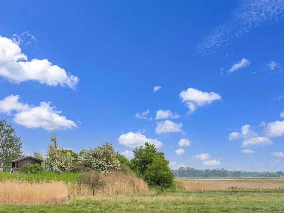 Beautiful Bungalow In Poel Near The Beach Fahrdorf  エクステリア 写真