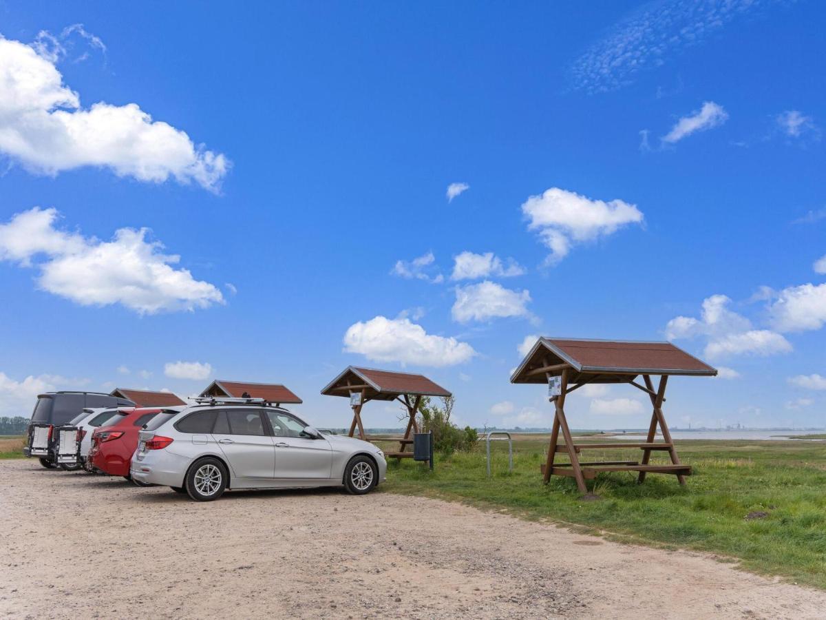 Beautiful Bungalow In Poel Near The Beach Fahrdorf  エクステリア 写真